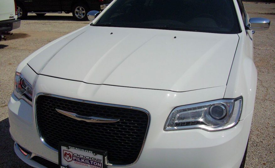 2018 Chrysler 300 Limited White - Fred Pilkilton Motors - Denison Texas