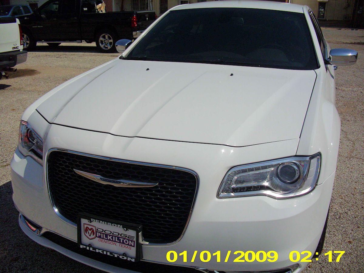 2018 Chrysler 300 Limited White - Fred Pilkilton Motors - Denison Texas