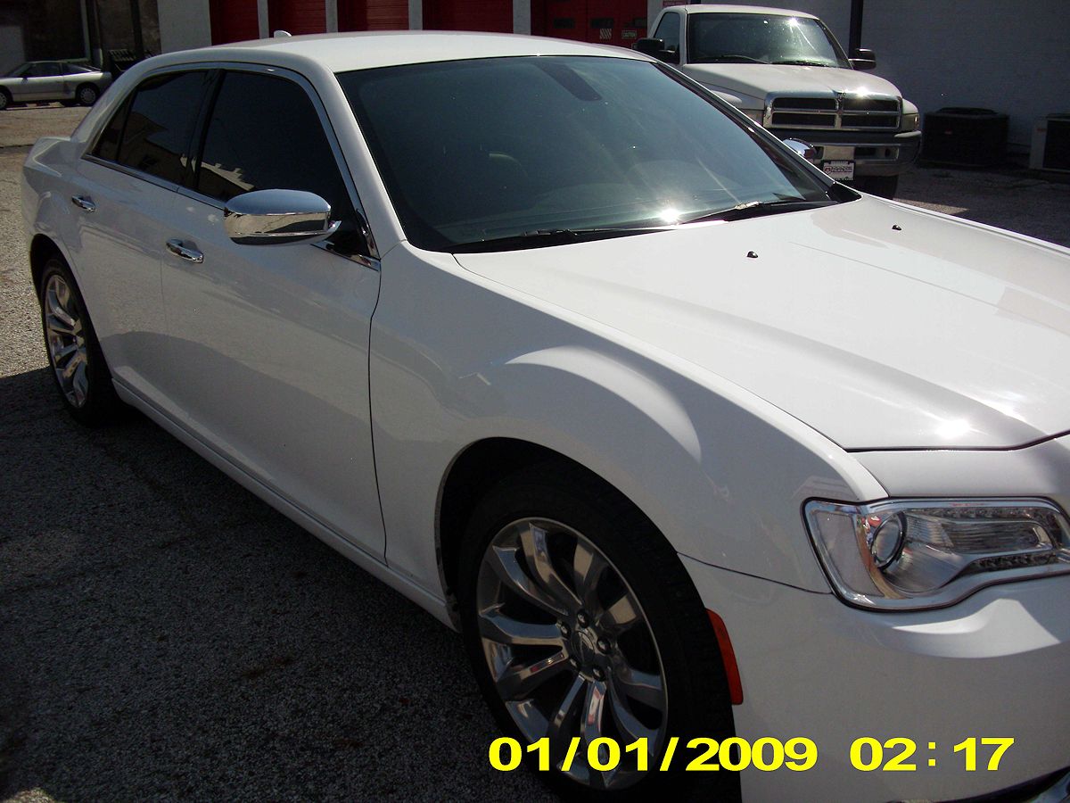 2018 Chrysler 300 Limited White - Fred Pilkilton Motors - Denison Texas