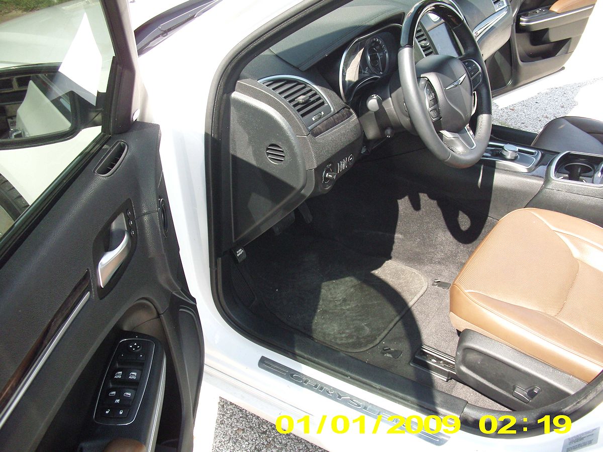 2018 Chrysler 300 Limited White - Fred Pilkilton Motors - Denison Texas