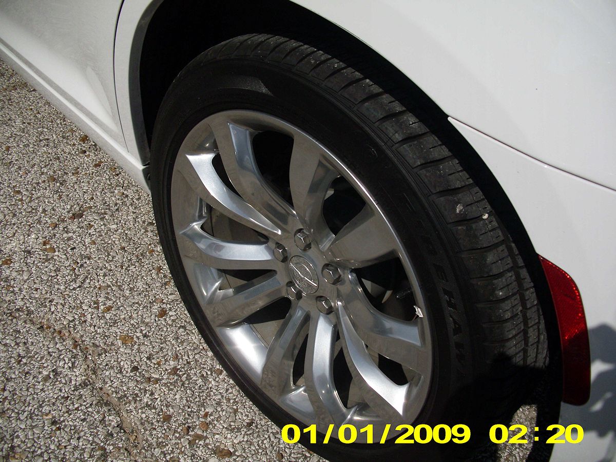 2018 Chrysler 300 Limited White - Fred Pilkilton Motors - Denison Texas