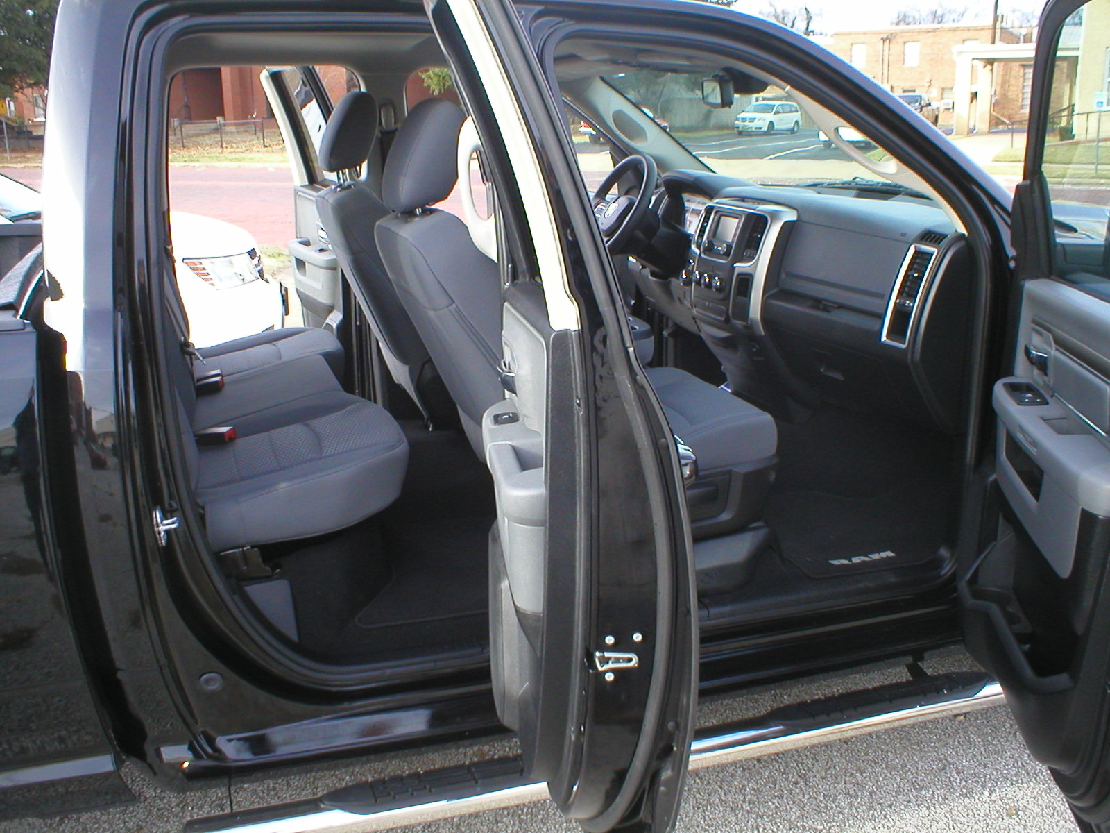 2014 Dodge Ram 1500 Quad Cab SLT 4-Door Black - Fred Pilkilton Motors - Denison Texas