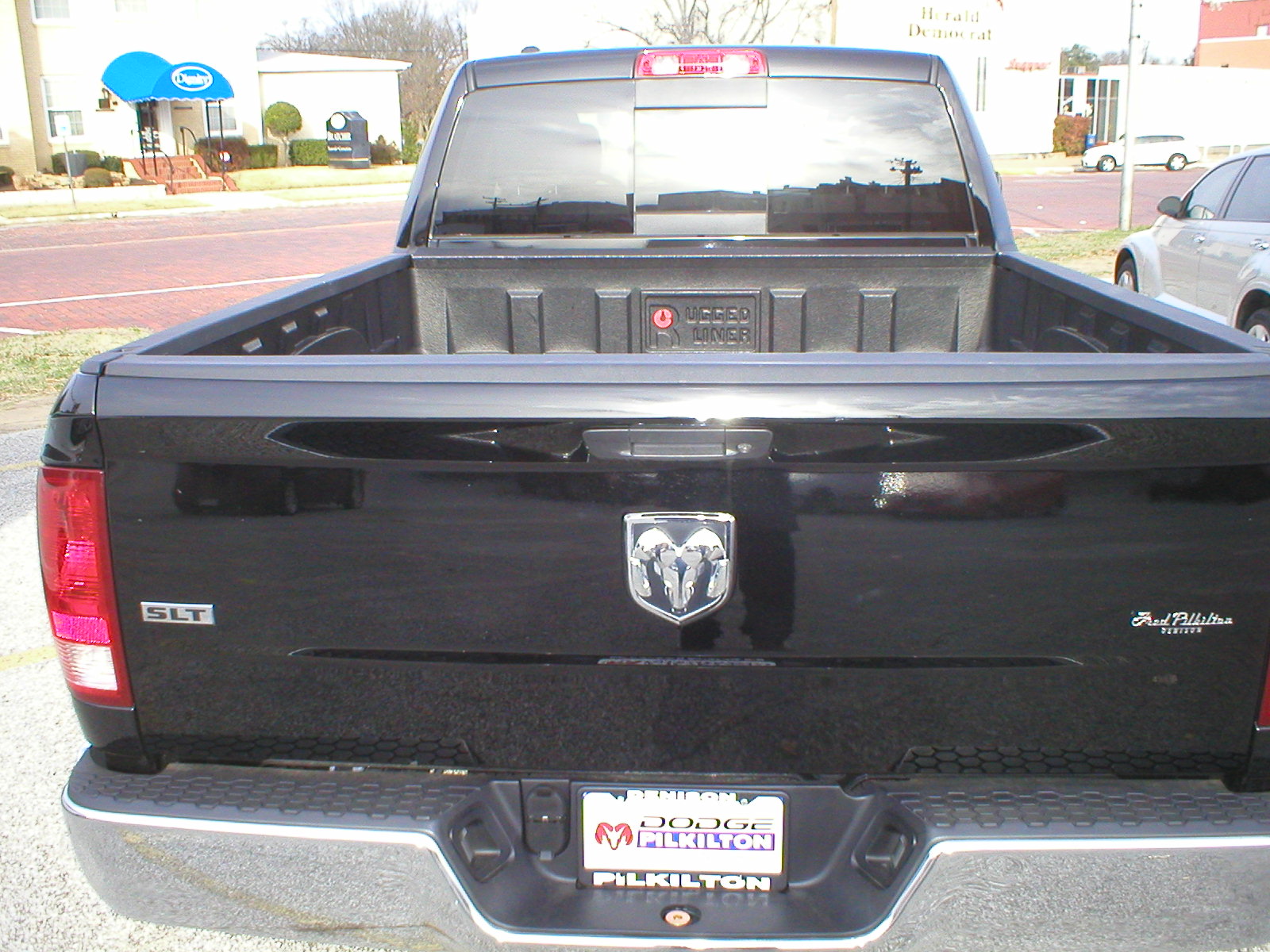 2014 Dodge Ram 1500 Quad Cab SLT 4-Door Black - Fred Pilkilton Motors - Denison Texas