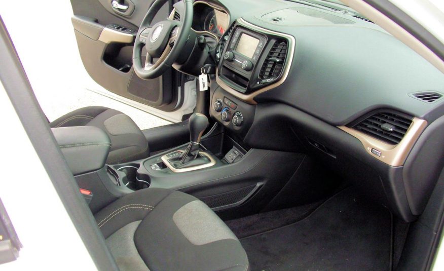 2018 Jeep Cherokee Latitude Black Top Edition SUV