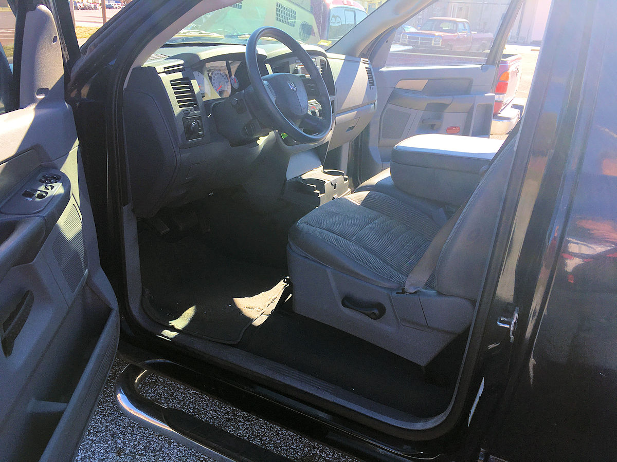 2008 Dodge Ram 1500 SXT Black - Fred Pilkilton Motors in Denison, Texas