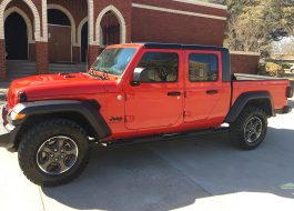 2020 Jeep Gladiator GT Crew Cab Pickup 4X4 Firecraker Red - Fred Pilkilton Motors in Denison Texas