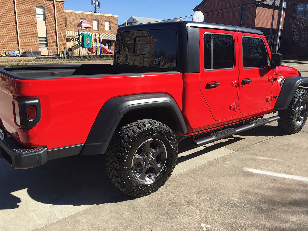2020 Jeep Gladiator GT Crew Cab Pickup 4X4 Firecraker Red - Fred Pilkilton Motors in Denison Texas
