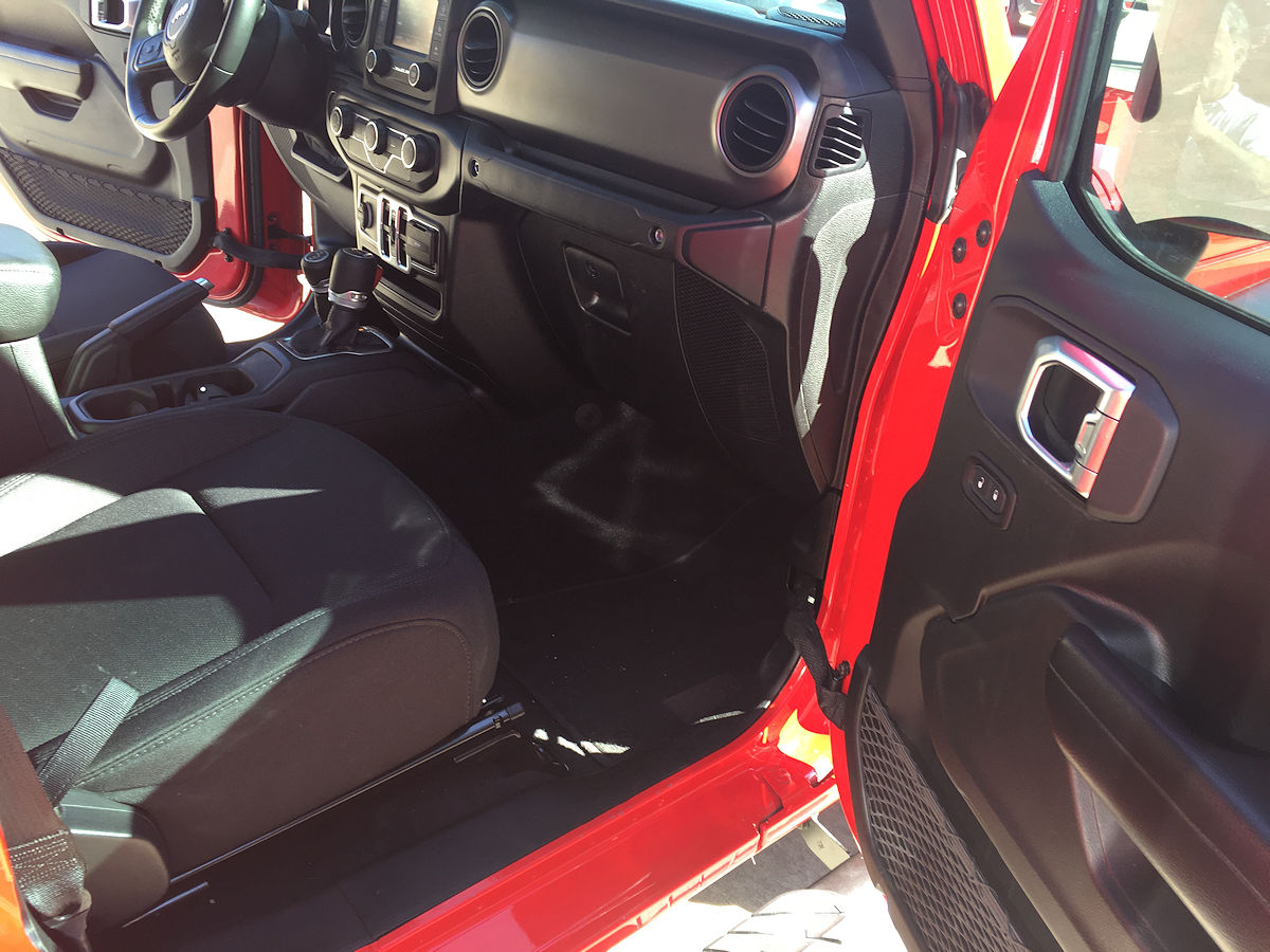 2020 Jeep Gladiator GT Crew Cab Pickup 4X4 Firecraker Red - Fred Pilkilton Motors in Denison Texas