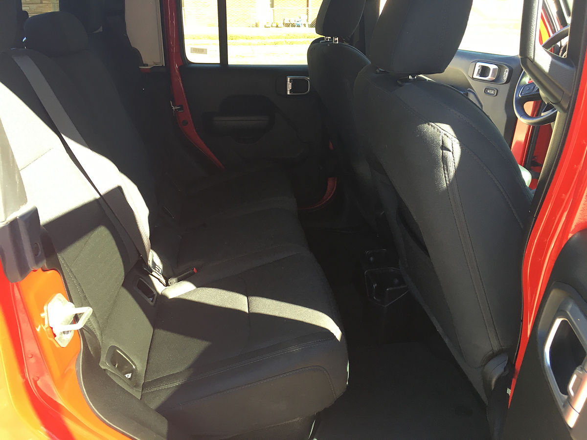 2020 Jeep Gladiator GT Crew Cab Pickup 4X4 Firecraker Red - Fred Pilkilton Motors in Denison Texas