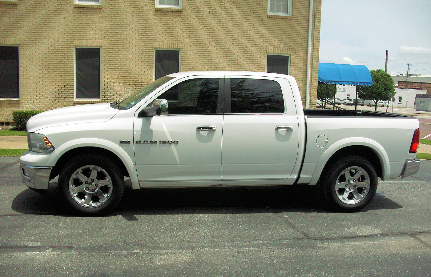 2012 Dodge Ram 1500 Crew Cab Laramie 4X2 - Fred Pilkilton Motors in Denison Texas
