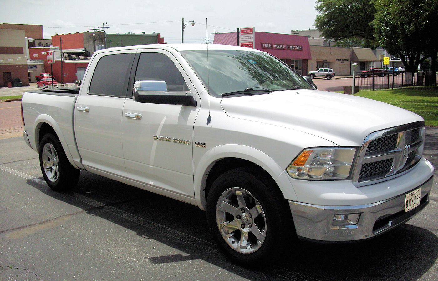 2012 Dodge Ram 1500 Crew Cab Laramie 4X2 - Fred Pilkilton Motors in Denison Texas