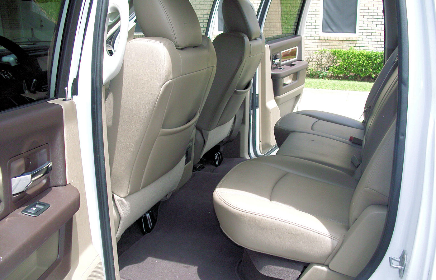 2012 Dodge Ram 1500 Crew Cab Laramie 4X2 - Fred Pilkilton Motors in Denison Texas