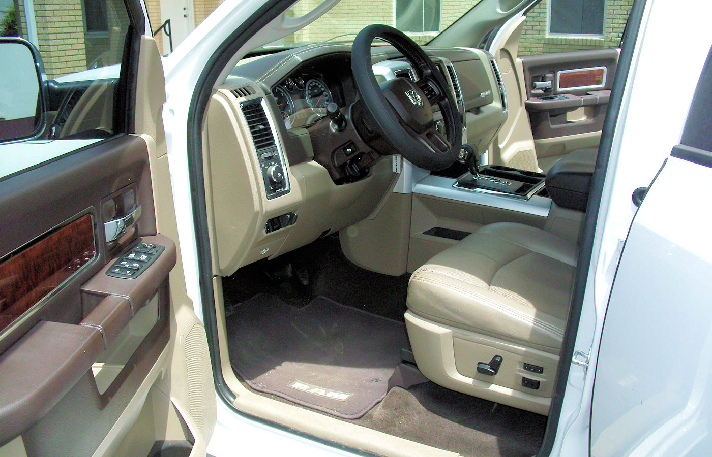 2012 Dodge Ram 1500 Crew Cab Laramie 4X2 - Fred Pilkilton Motors in Denison Texas