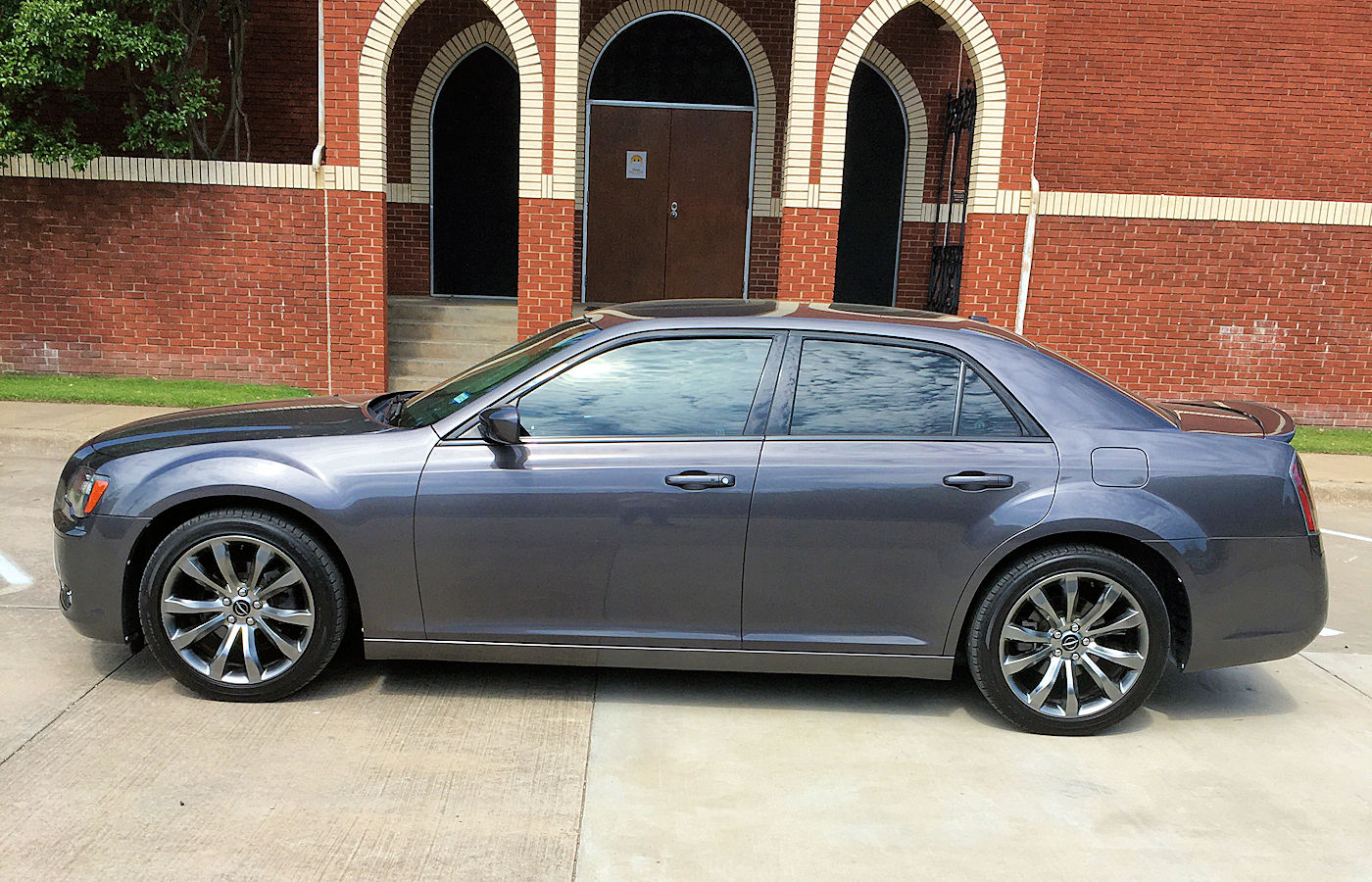 2014 Chrysler 300 S 4-Door Sedan Granite Crystal - Fred Pilkilton Motors in Denison Texas