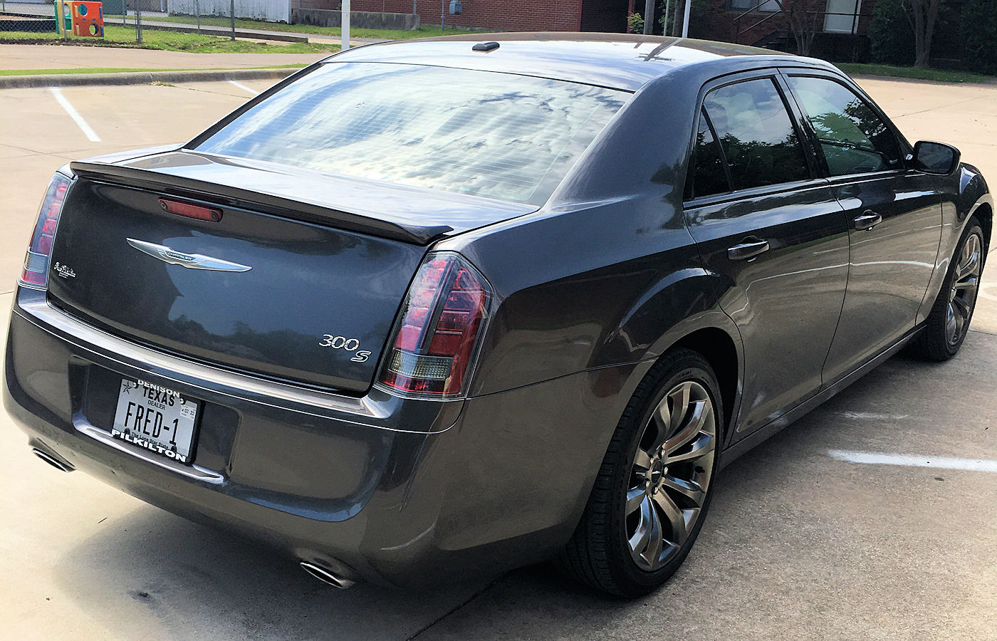 2014 Chrysler 300 S 4-Door Sedan Granite Crystal - Fred Pilkilton Motors in Denison Texas