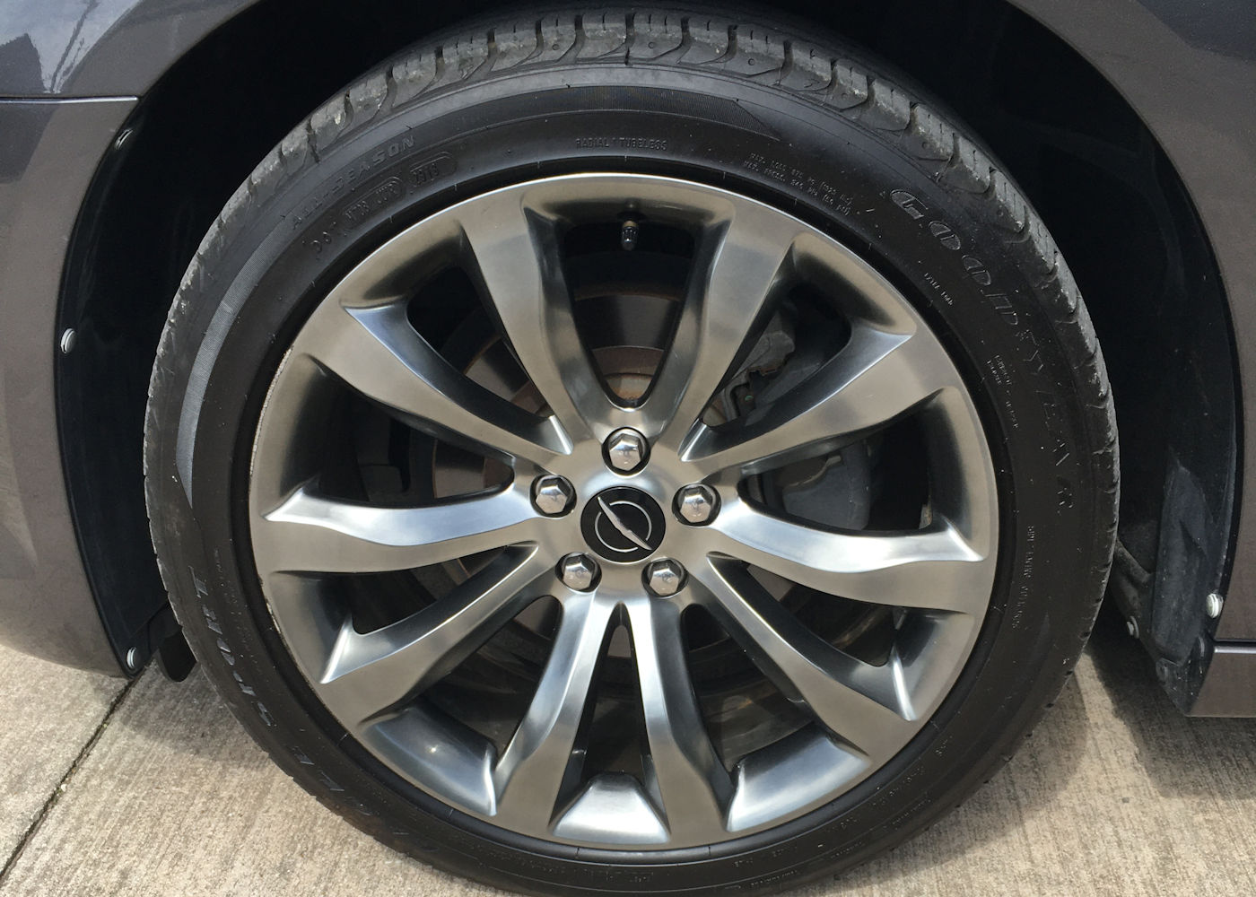 2014 Chrysler 300 S 4-Door Sedan Granite Crystal - Fred Pilkilton Motors in Denison Texas