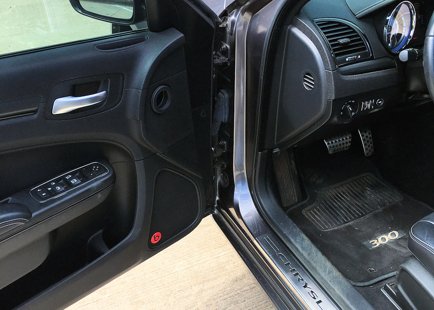 2014 Chrysler 300 S 4-Door Sedan Granite Crystal - Fred Pilkilton Motors in Denison Texas