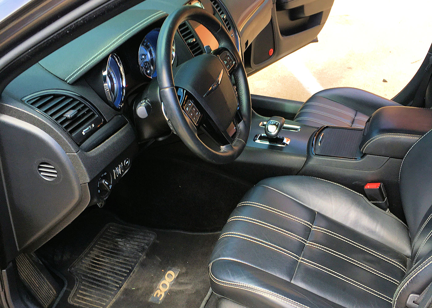 2014 Chrysler 300 S 4-Door Sedan Granite Crystal - Fred Pilkilton Motors in Denison Texas