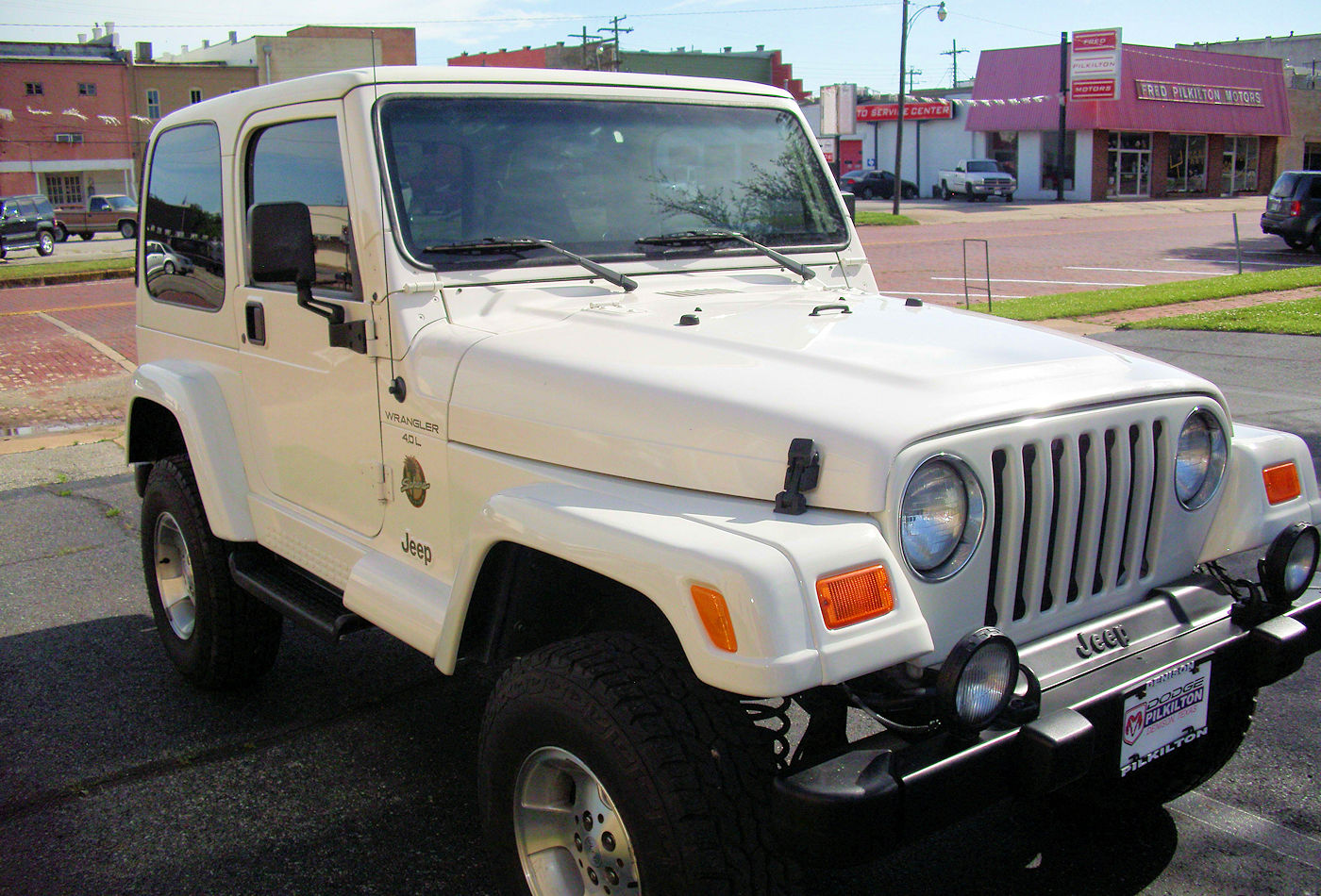 2000 Jeep Wrangler Sahara 4X4 White - Fred Pilkilton Motors in Denison Texas