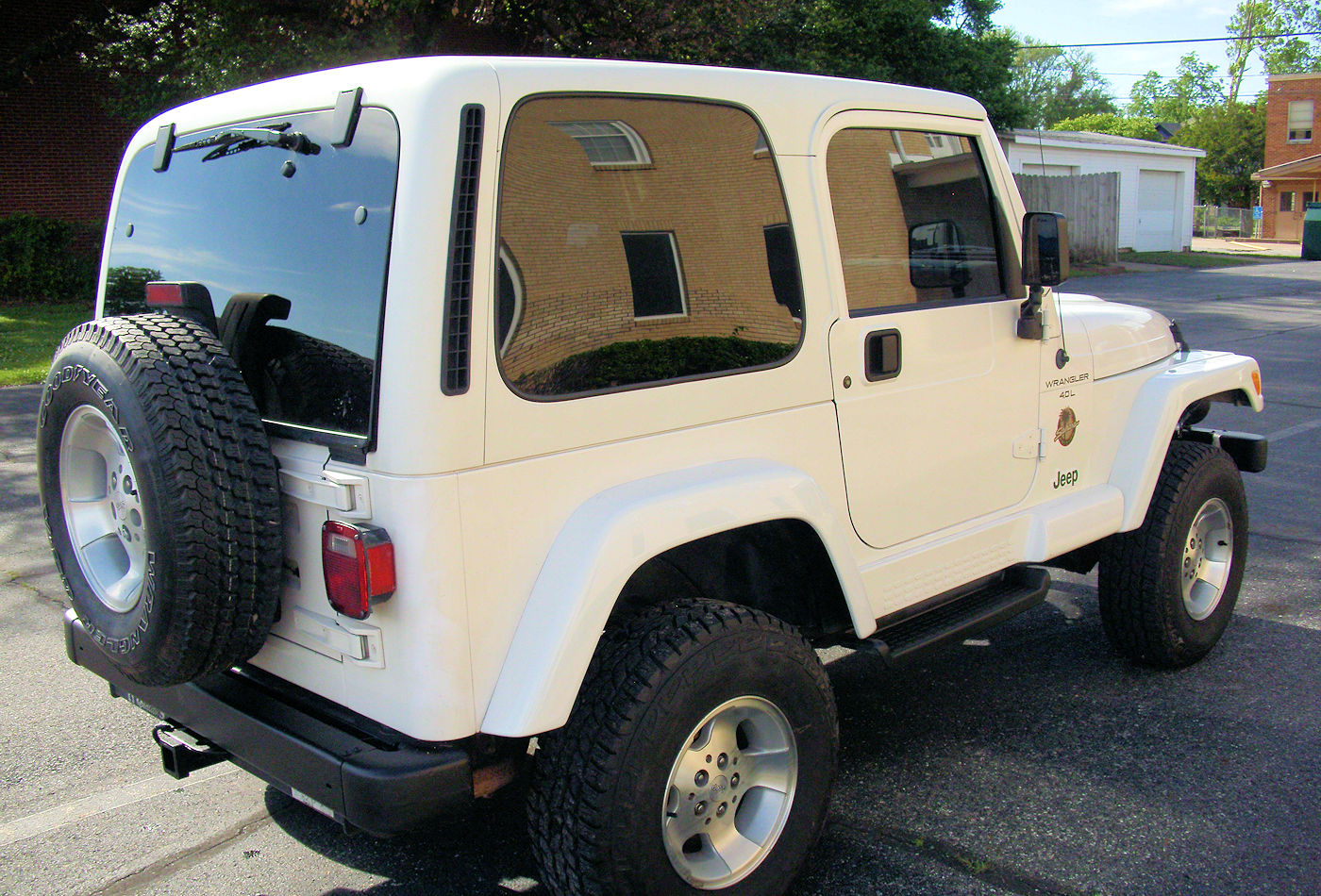 2000 Jeep Wrangler Sahara 4X4 White - Fred Pilkilton Motors in Denison Texas