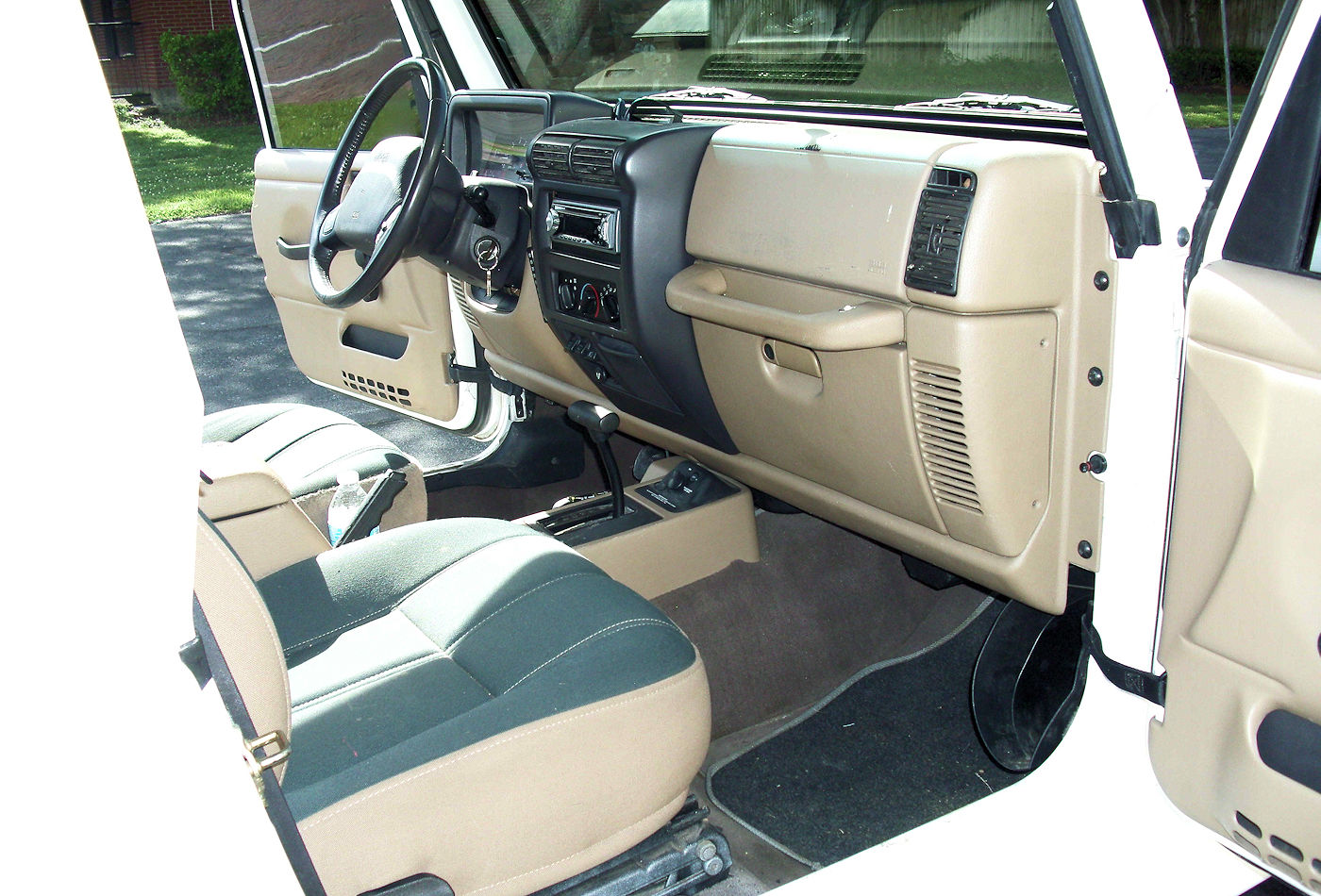 2000 Jeep Wrangler Sahara 4X4 White - Fred Pilkilton Motors in Denison Texas