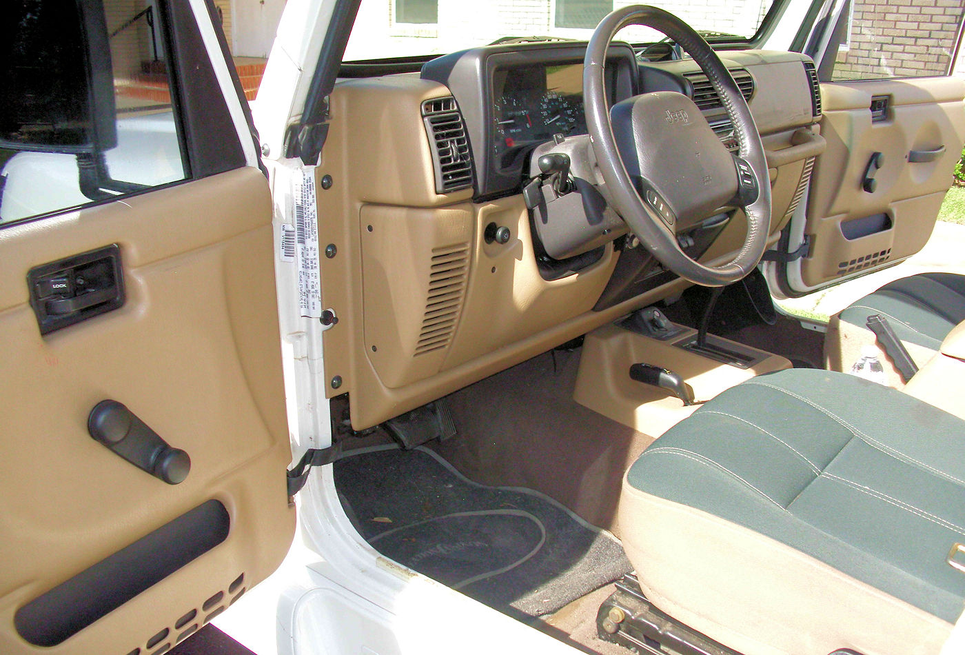 2000 Jeep Wrangler Sahara 4X4 White - Fred Pilkilton Motors in Denison Texas