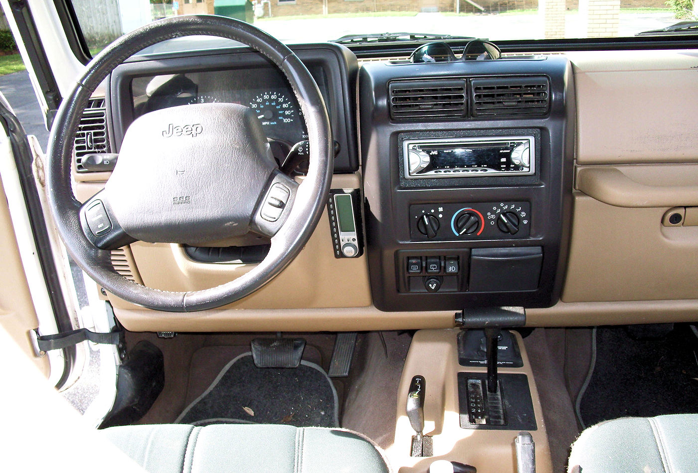 2000 Jeep Wrangler Sahara 4X4 White - Fred Pilkilton Motors in Denison Texas